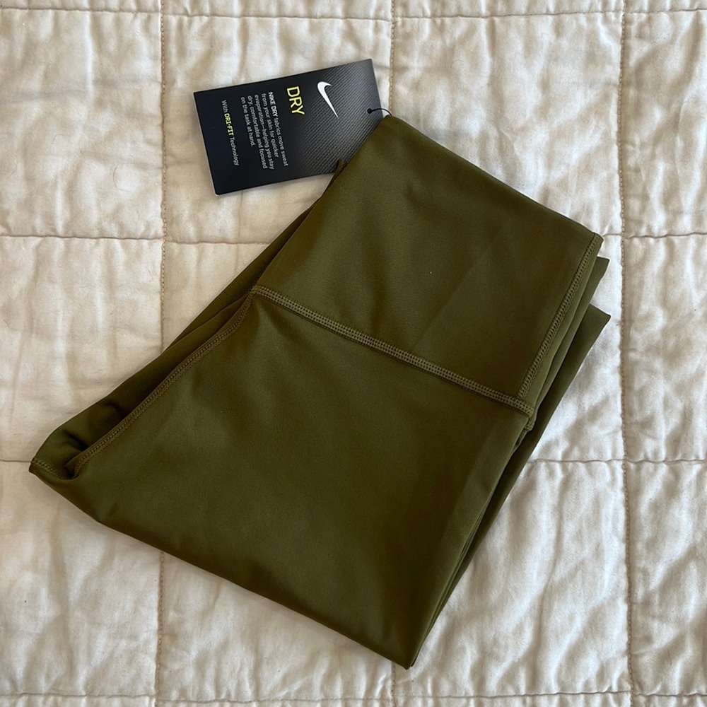 Nike One Lux Tight Fit Performance Leggings